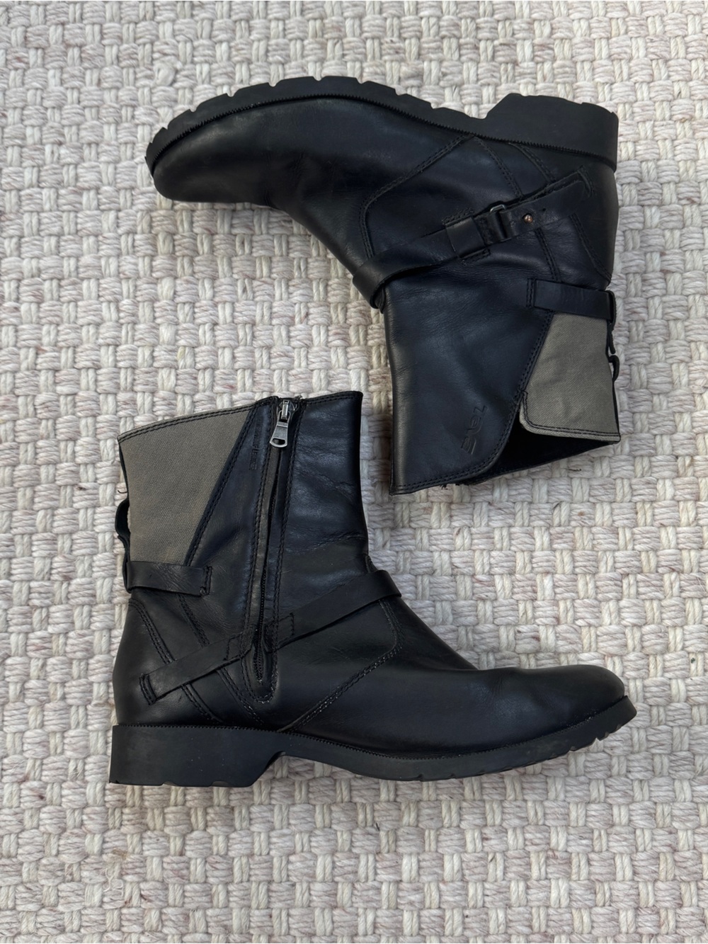 Teva De La Vina Black Waterproof Leather Moto Low Ankle Boots Side Zip Size 9